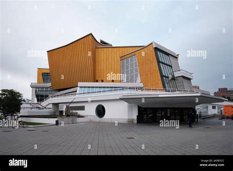 Berliner Philharmonie-Konzert: Ein musikalisches Meisterwerk mit der Virtuosität von Ben Becker!